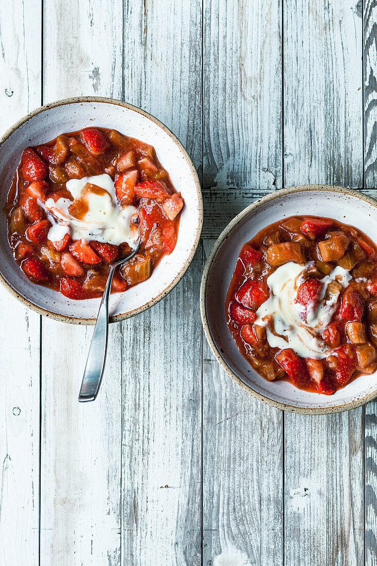 Rhubarb and strawberry jelly with vanilla