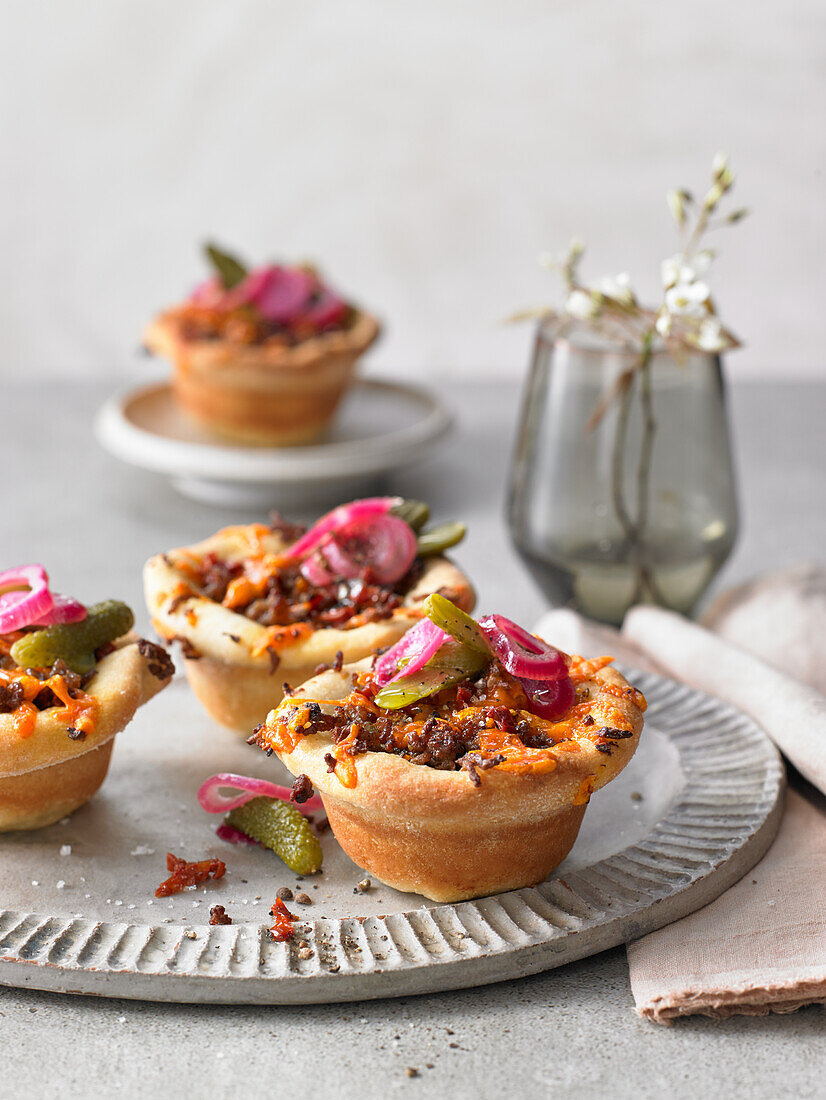 Cheeseburger muffins with minced beef, red onions and gherkins
