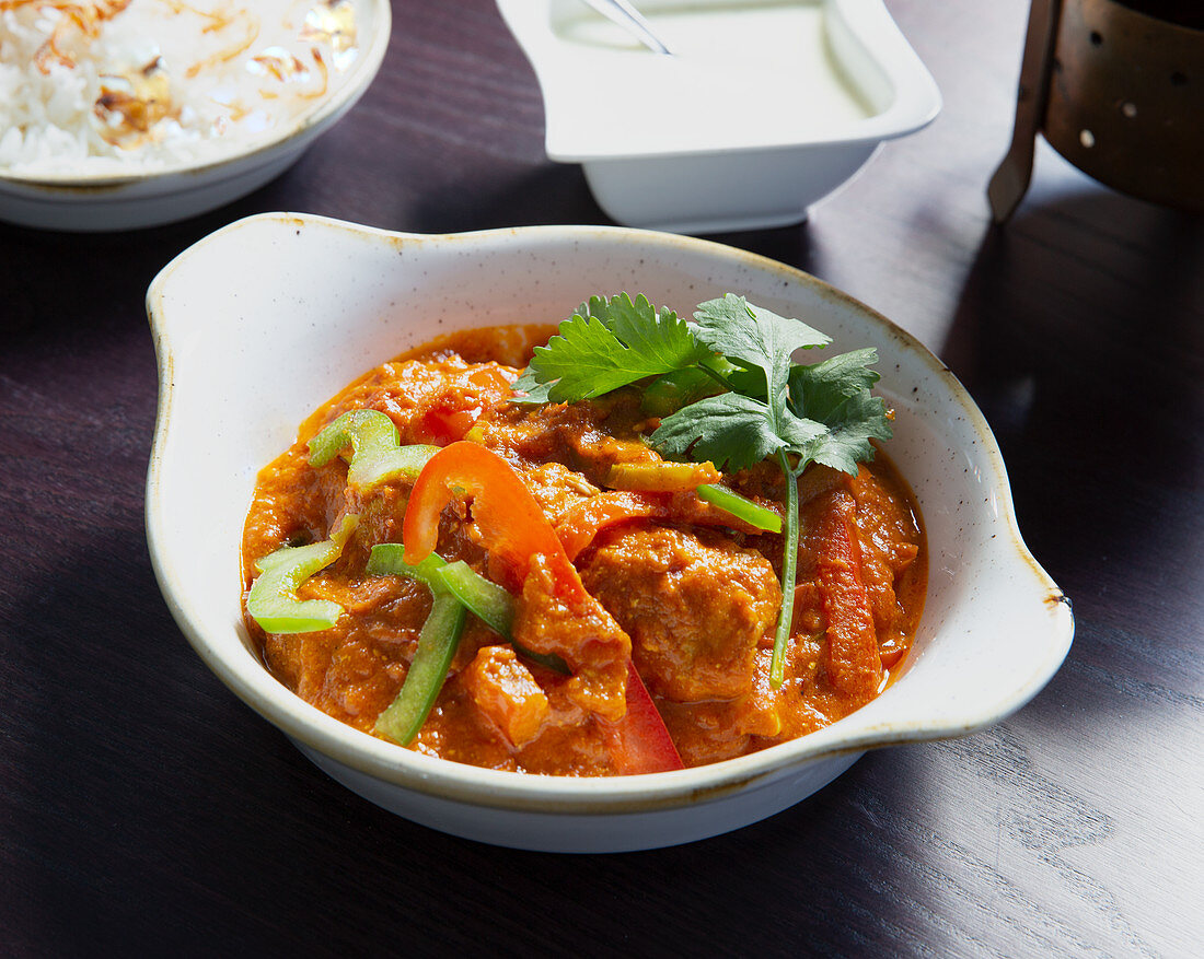 Chicken curry with mixed pepper sauce