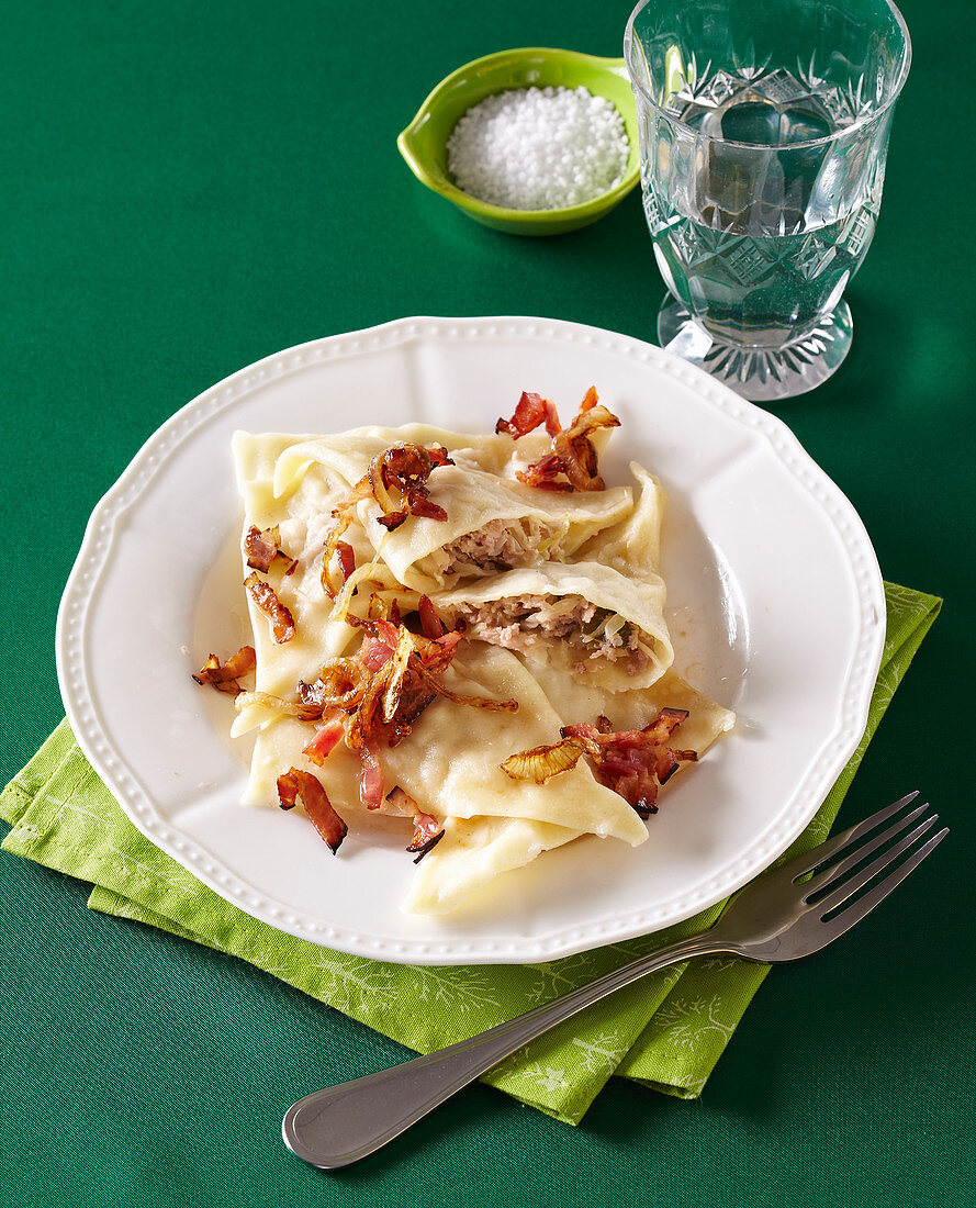 Ravioli mit Kohl und Wurst