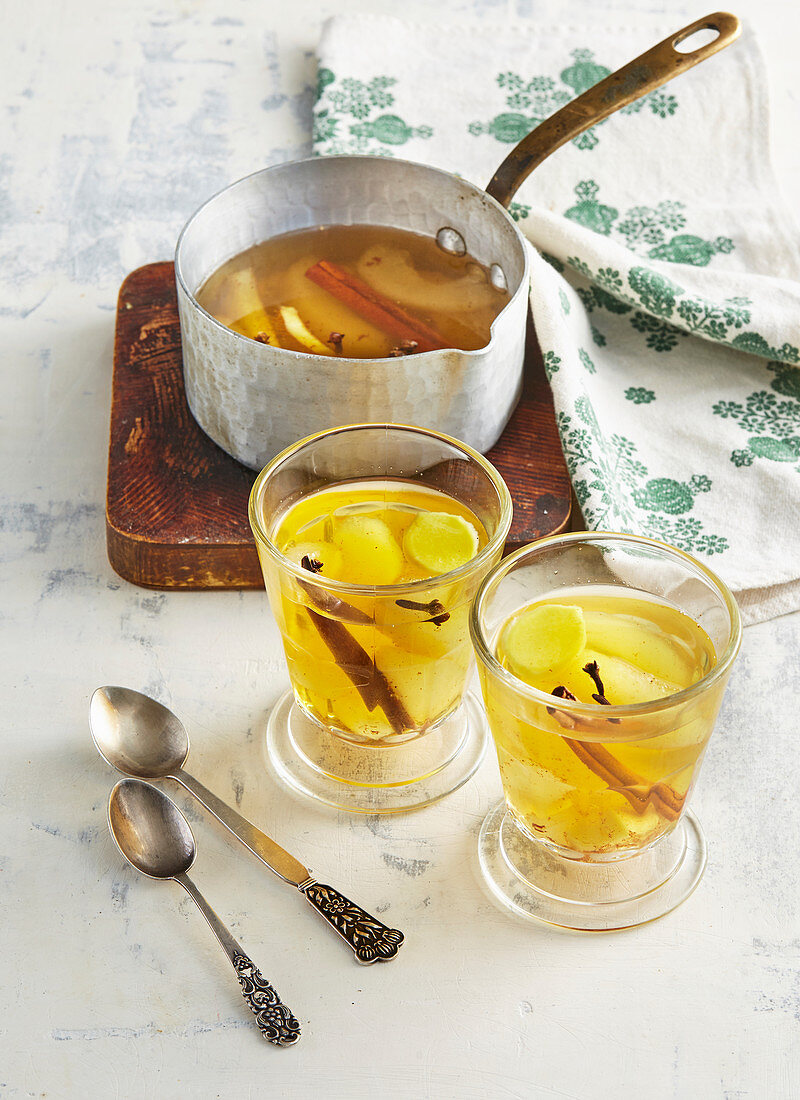 Baked pear tea