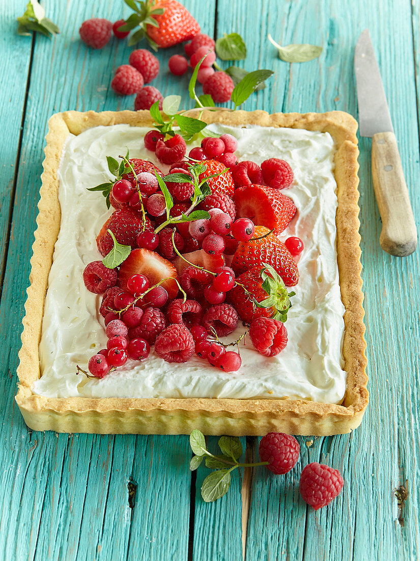 Lemon mascarpone tart with berries