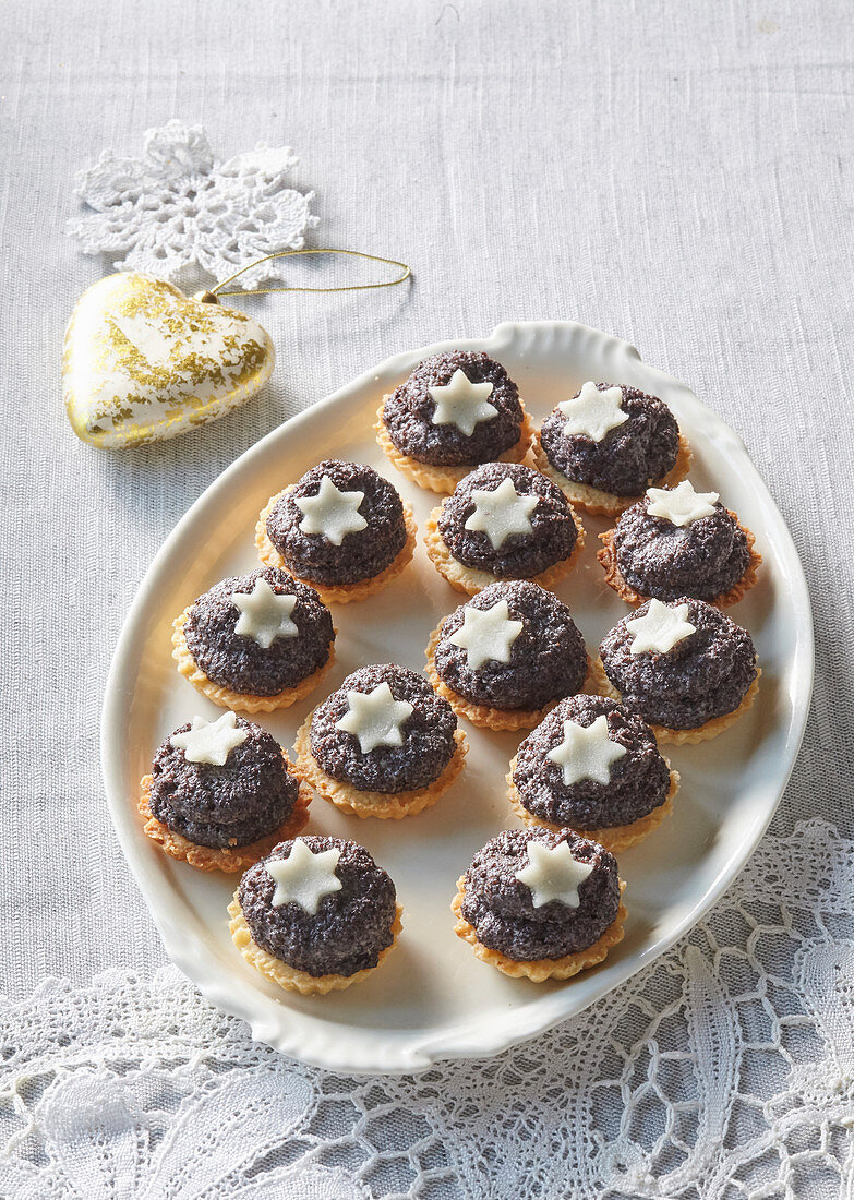 Lemon tartlets with poppy seed and dried plum filling