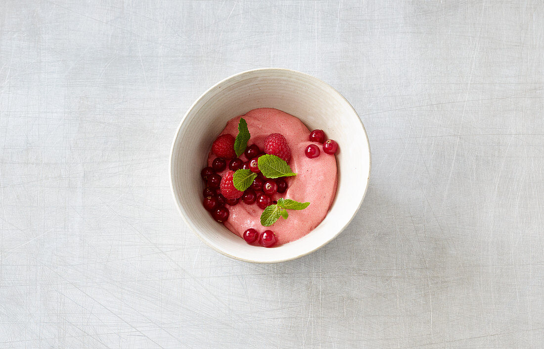 Finnish redcurrant semolina