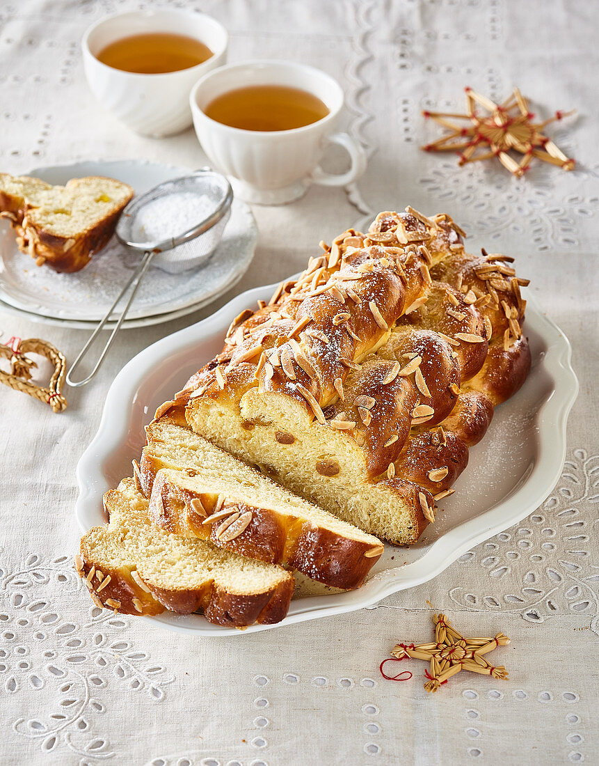 Butter Christmas cake with anise