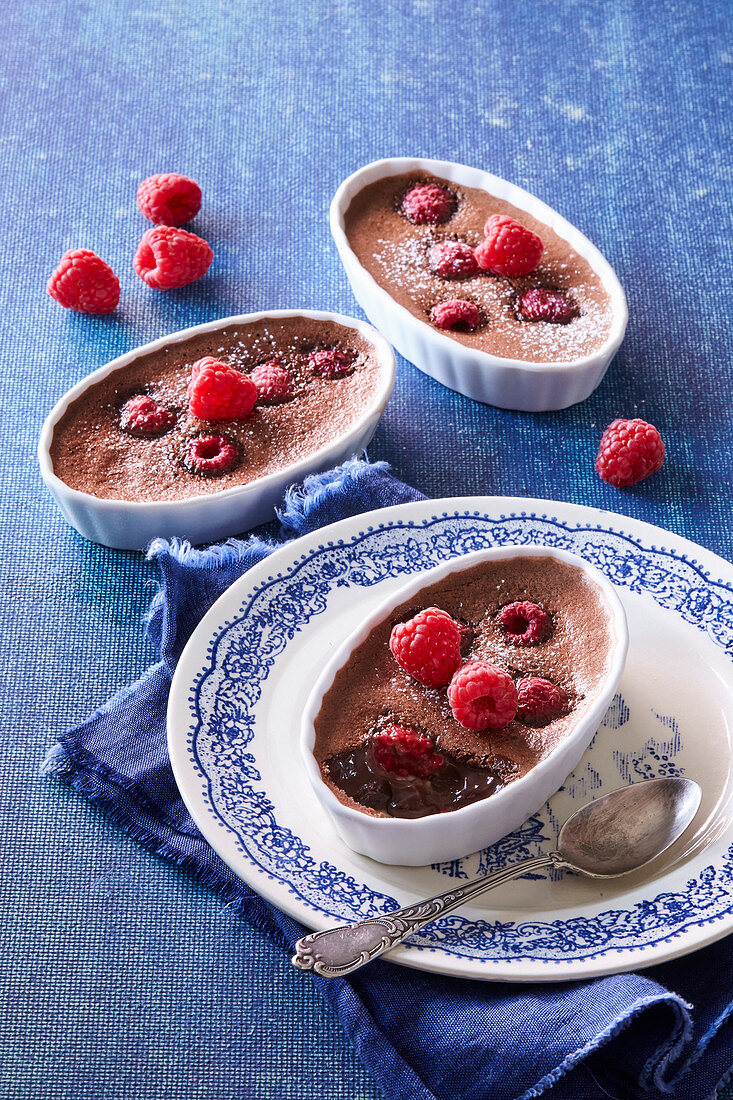 Cocoa cream with whisky and raspberries