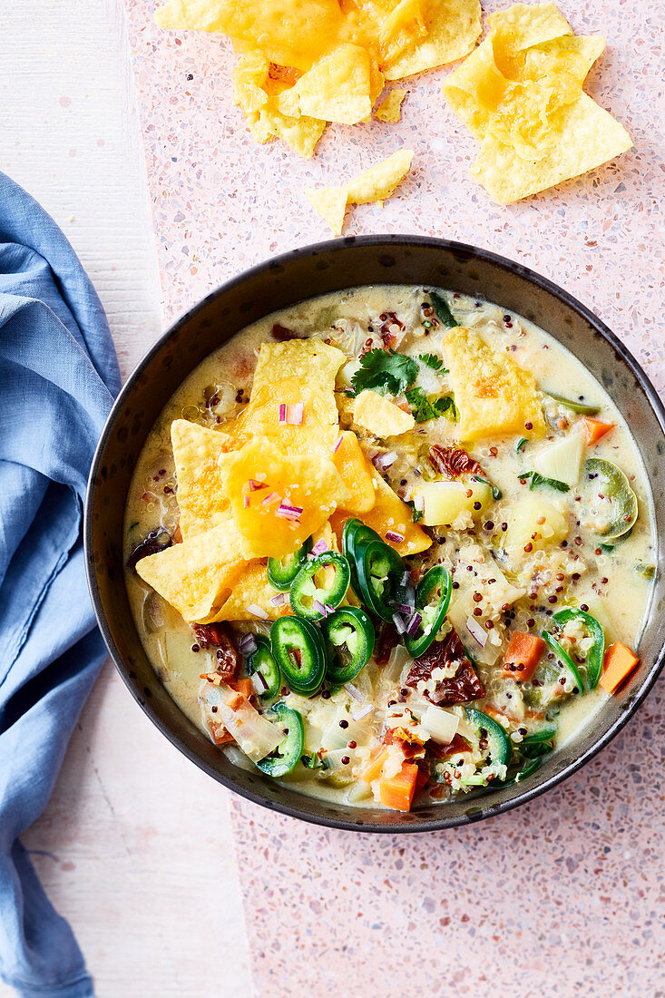 Cremiger Quinoa-Jalapeño-Eintopf mit 'Cheesy' Nacho