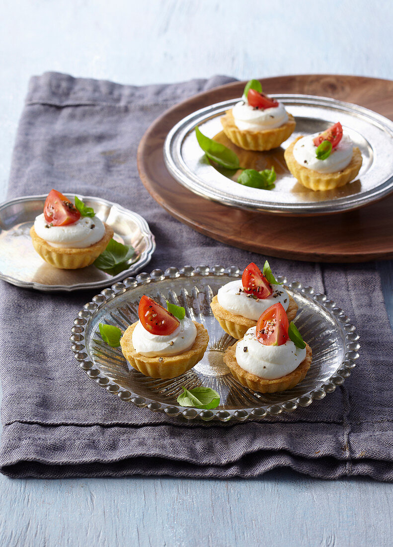 Tartlets with cheese filling