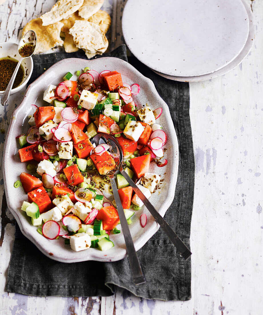 Wassermelonen-Feta-Salat mit Granatapfel-Dressing