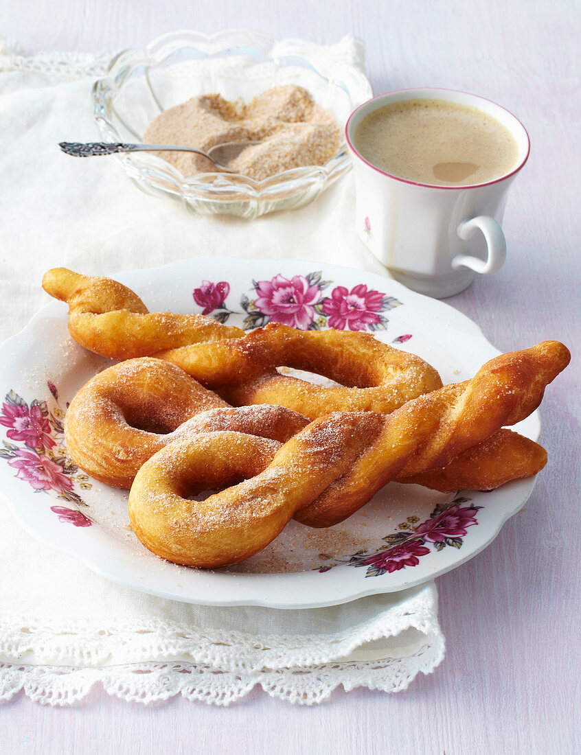 Yeast fried ropes with cinnamon