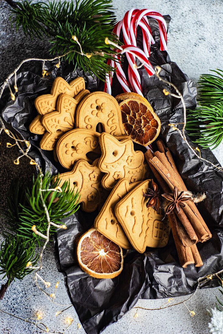 Lebkuchen, Gewürze und Zuckerstangen