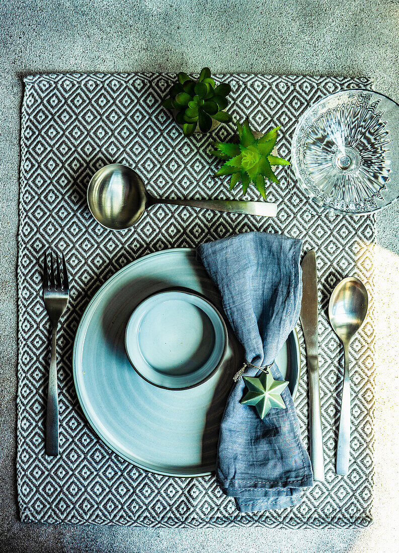 Minimalistic summer table setting