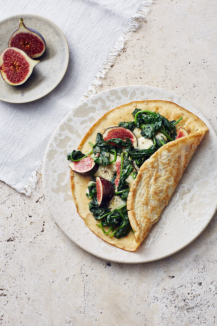 Nut pancakes with figs and spinach