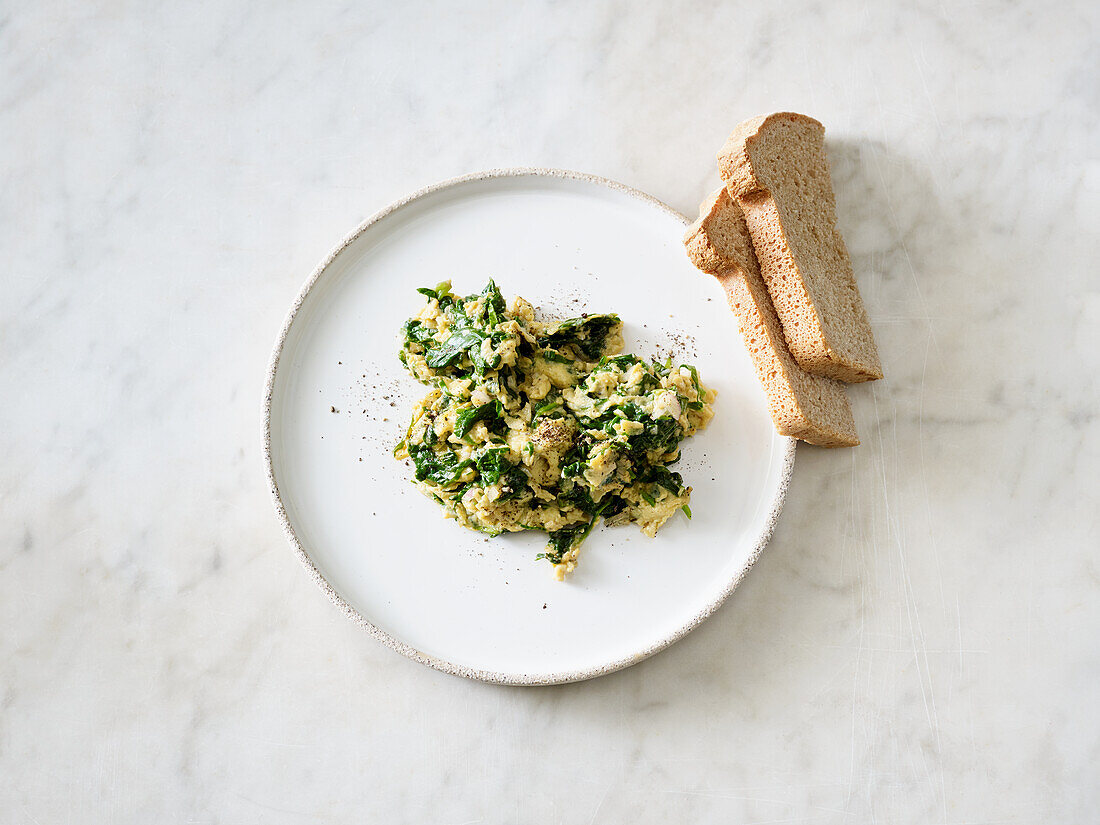 Scrambled eggs with spinach