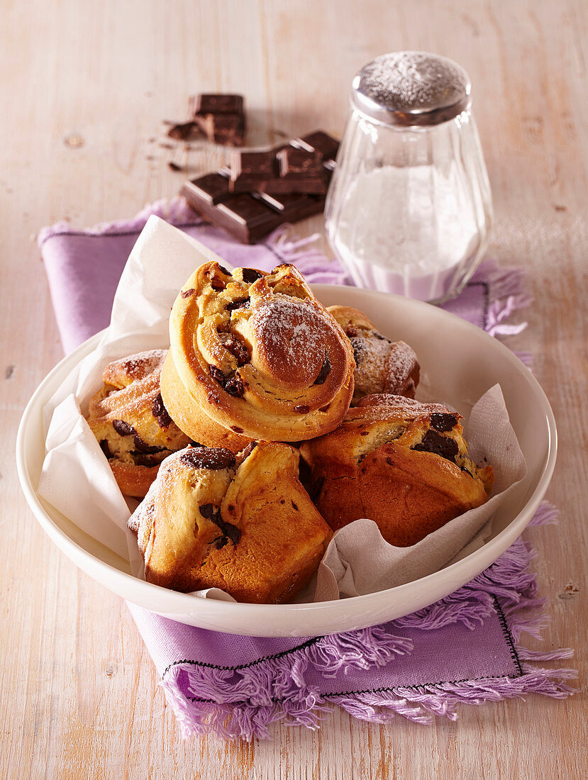 Yeast muffins with chocolate