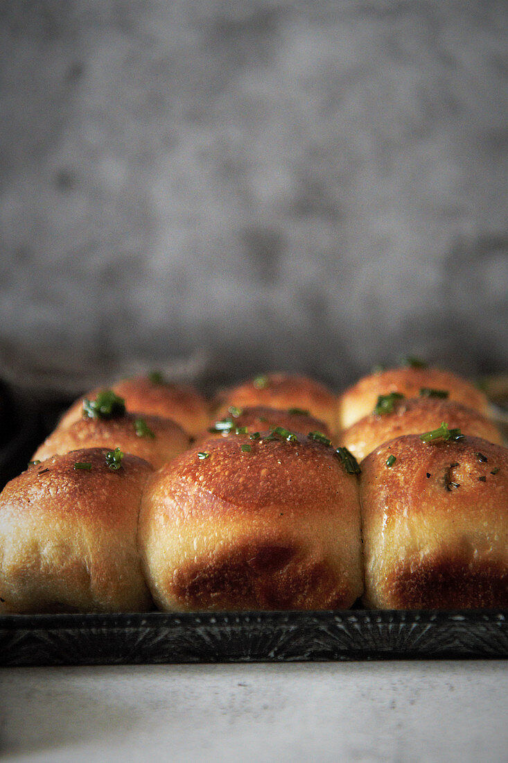 Yeast rolls with herbs
