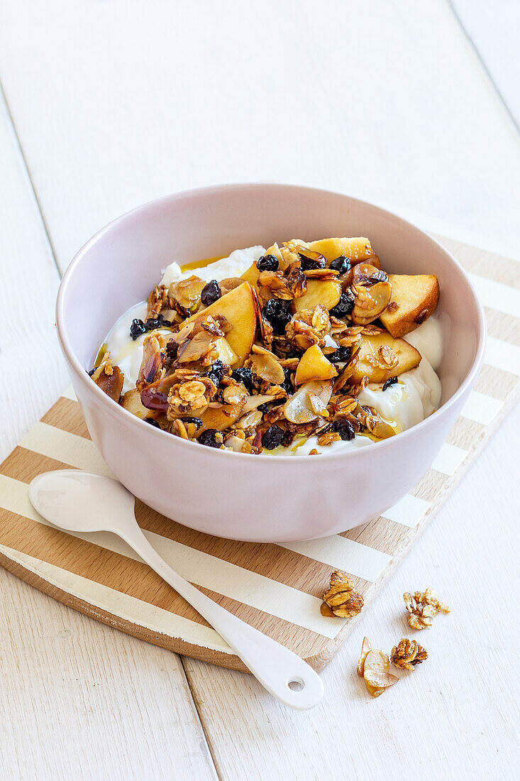 yogurt with granola, nectarines, and raisins