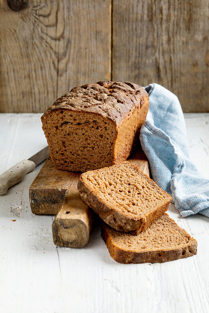 Roggenschrotbrot mit Sauerteig