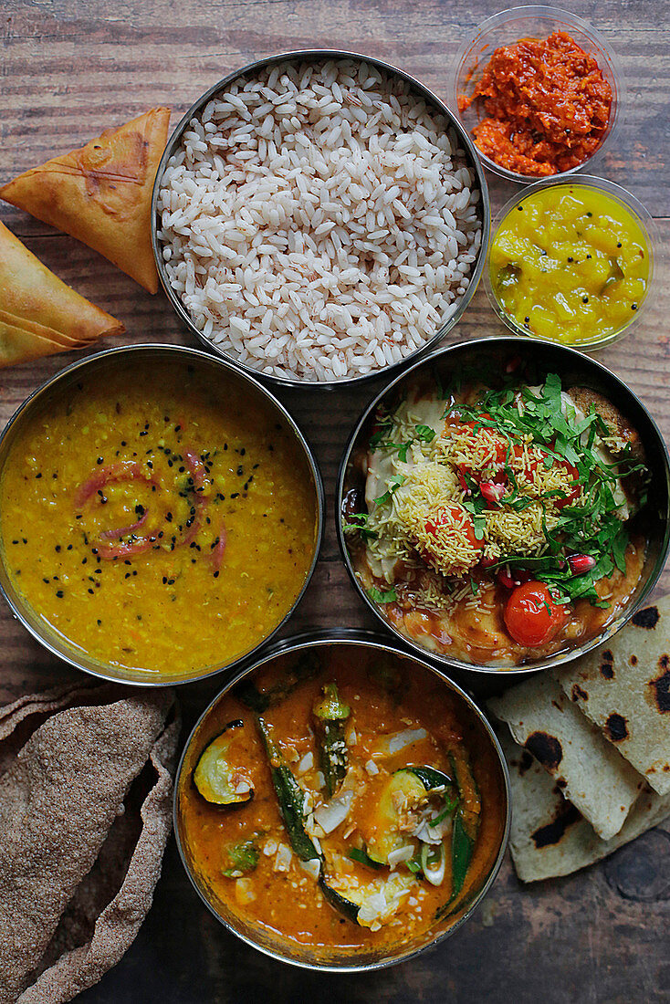 Südasiatische Currys mit Reis