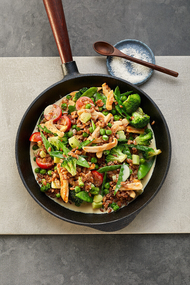 Chicken spelt dish with broccoli