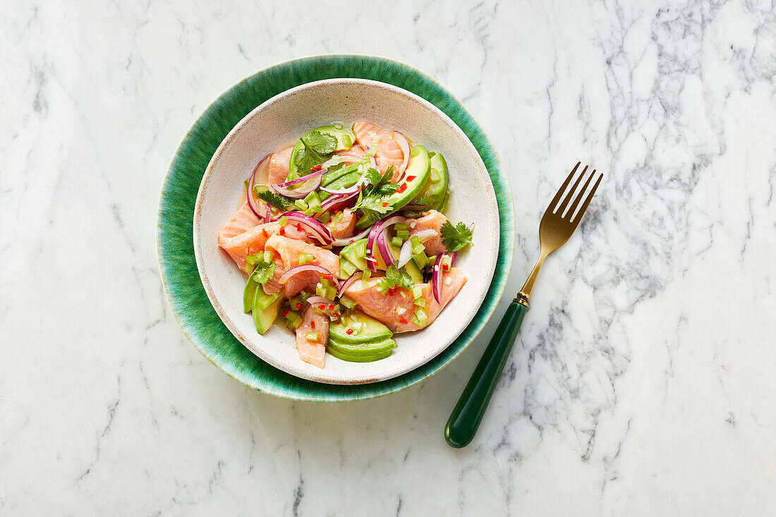 Lachs-Ceviche mit Avocado