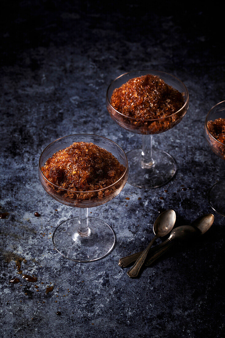 Kaffee-Granita in Dessertgläsern