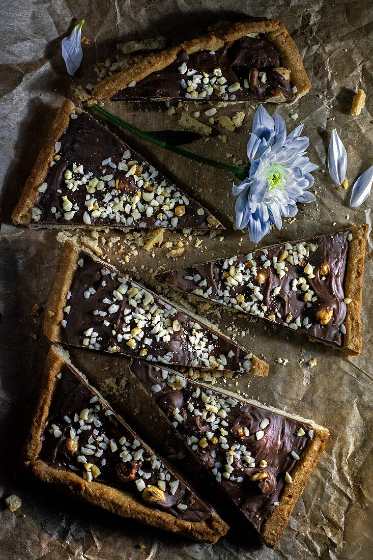 Schokoladentarte mit Nüssen