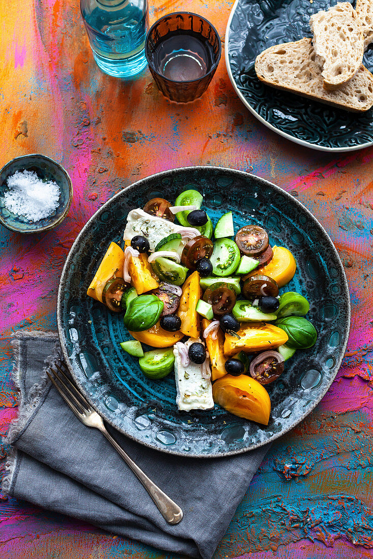 Green yellow tomatoe salad with goat's cheese and olives