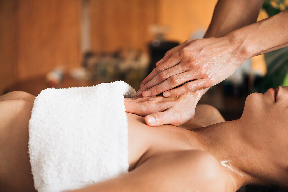 Ayurvedic aromatherapy oil massage