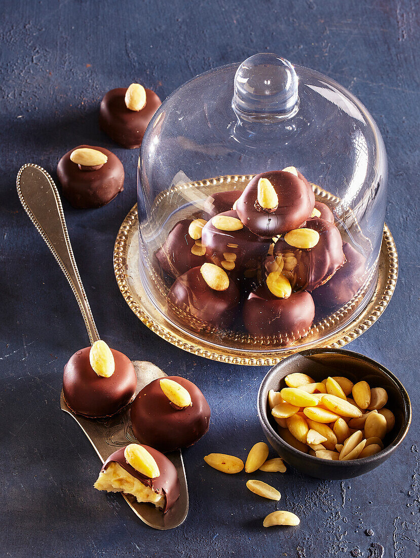 Candies with almond and liqueur