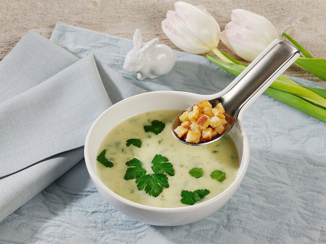 Parsley and potato soup with croutons