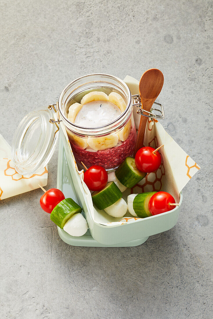 Berry Overnight Oats with vegetable skewers 'To Go