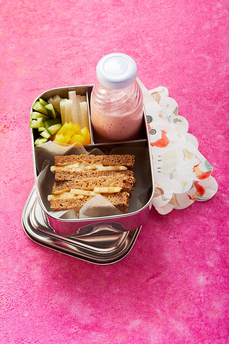 Banana and peanut sandwiches with a raspberry shake 'To Go’