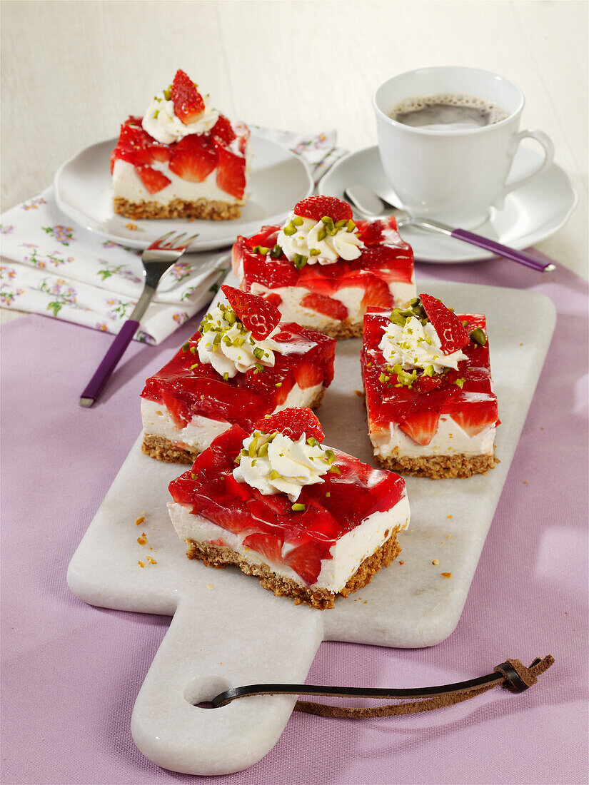 Erdbeer-Mascarpone-Kuchen mit Salzbrezelboden