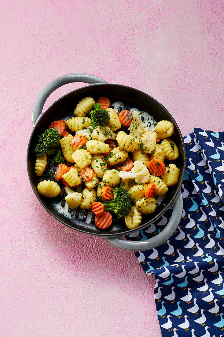 Quick gnocchi and vegetable dish