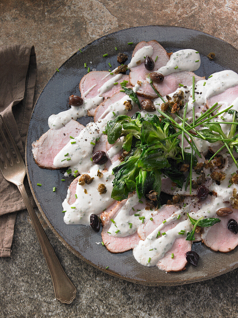 Kalbsnuss mit Thunfischsauce und Kapern