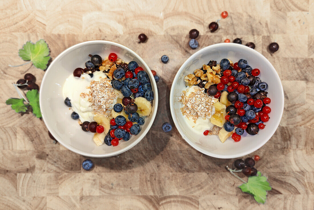 Muesli with yogurt and fresh berries