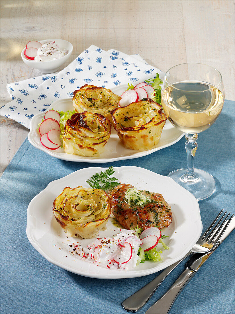 Roasted turkey medallions with potato roses and a radish dip