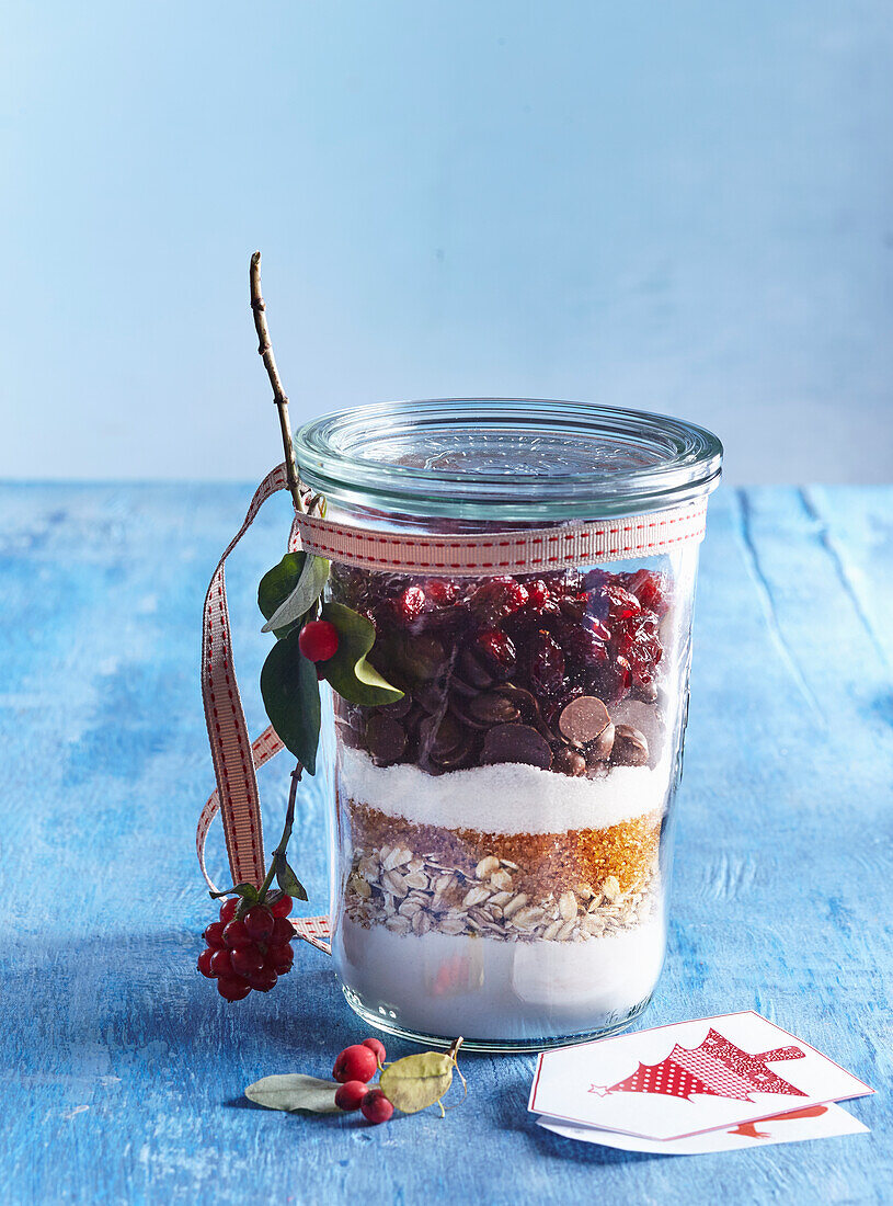 Backmischung für Cranberry-Kekse im Glas zum Verschenken