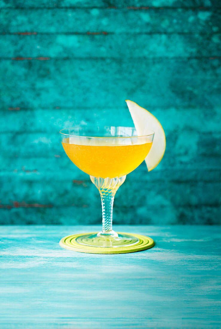 Bos taurus - cocktail with Asian pear, maple syrup, whisky and lemon juice