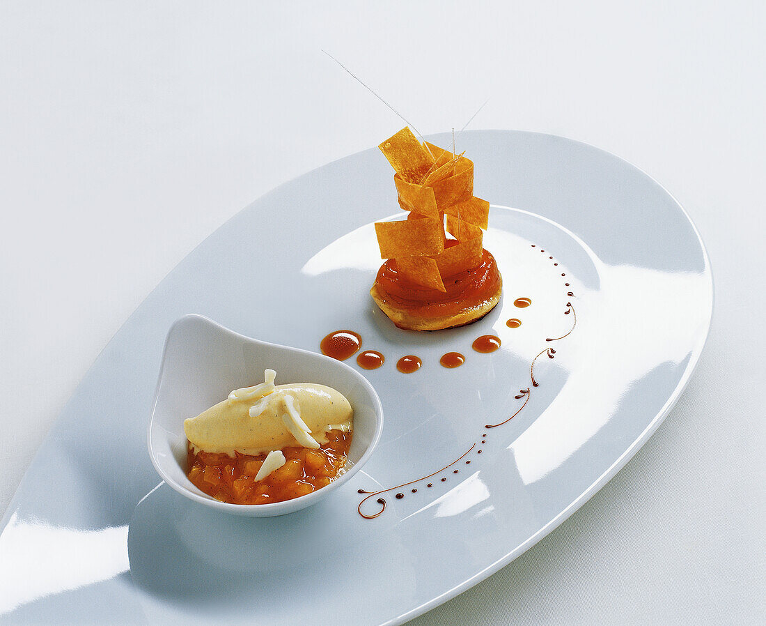 Aprikosentörtchen mit Strudel und karamellisierter Zimt-Salzbutter