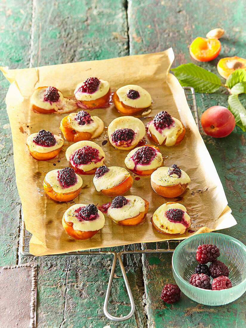 Baked apricots with mascarpone