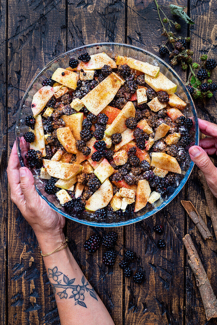 Preparing apple blackberry crumble