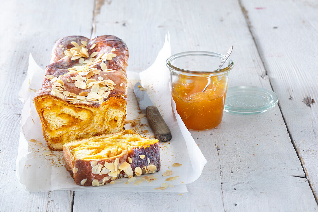Cake with apricots and marchpane