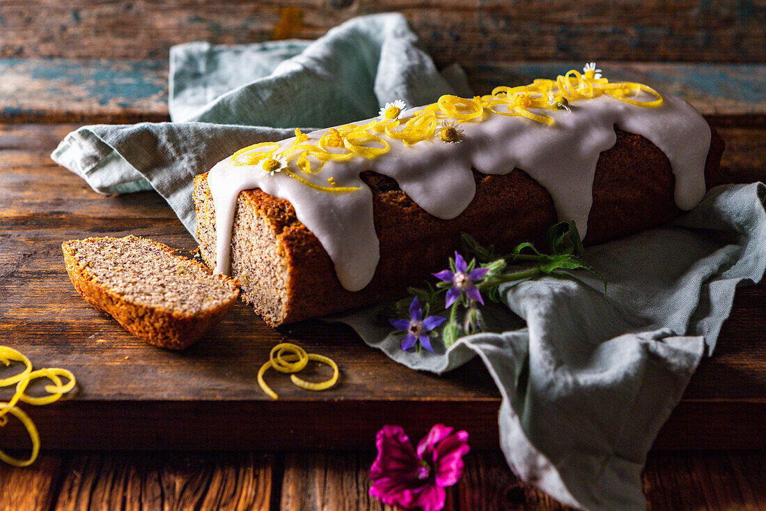 Poppy seed and lemon cake with camomile