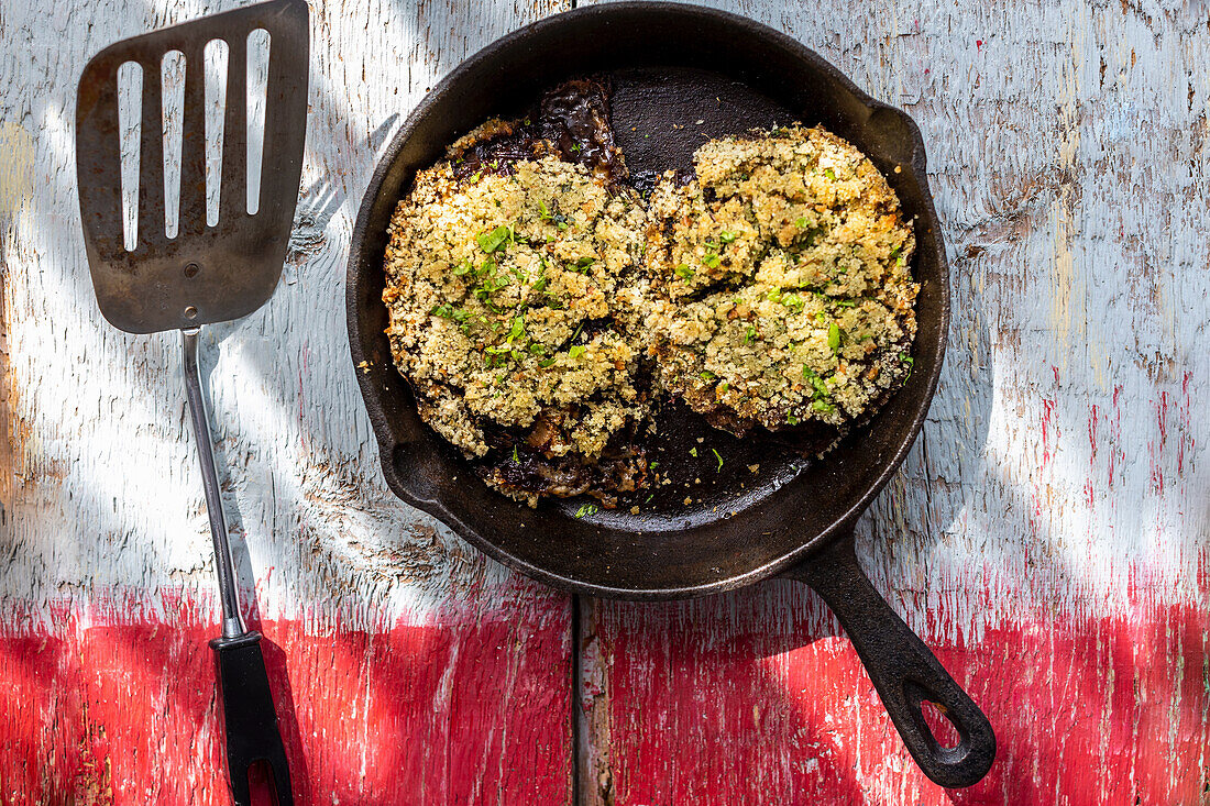 Stuffed mushrooms with blue cheese, breadcrums and herbs