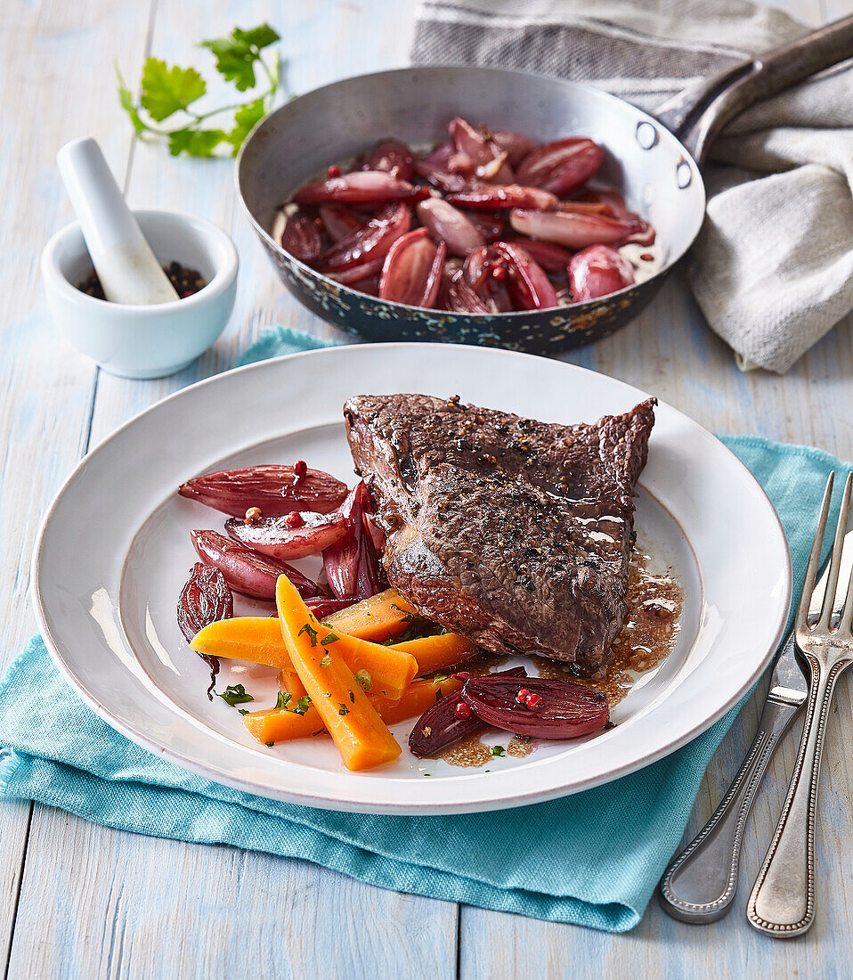 Beef steak with karamelized shalotts and carrots