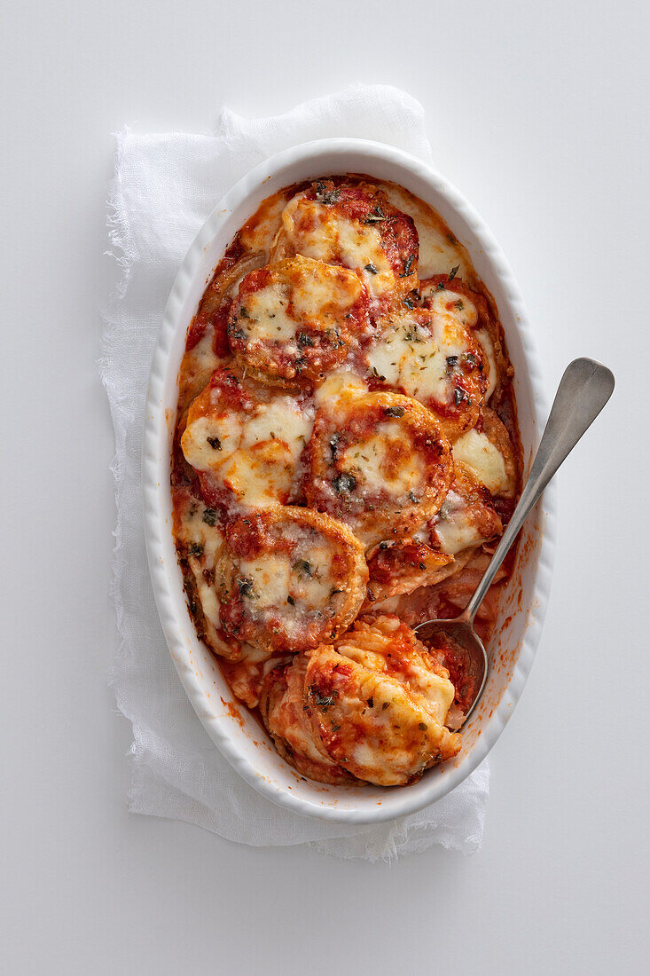 Parmigiana mit weißen Zwiebeln (Italien)