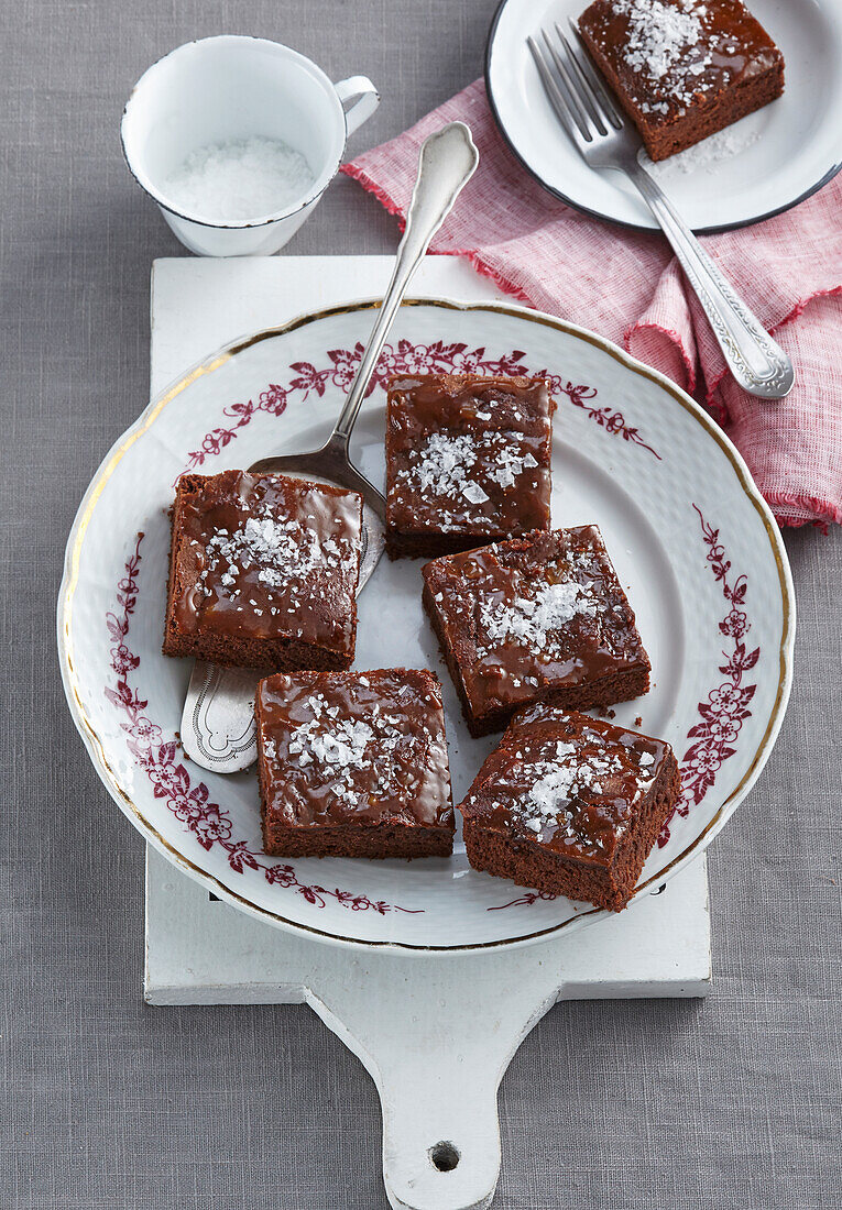 Brownies with salty caramel