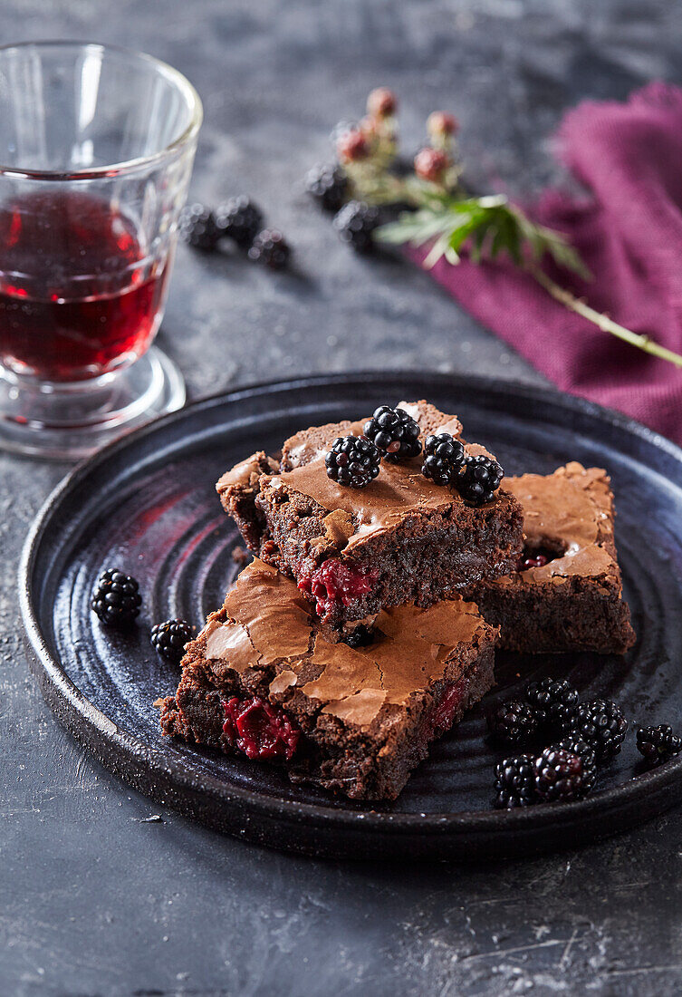 Brownies mit Brombeeren